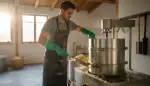 Robuste Hände nach der Ernte